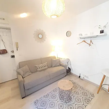 Sweet Champs Elysees Apartment